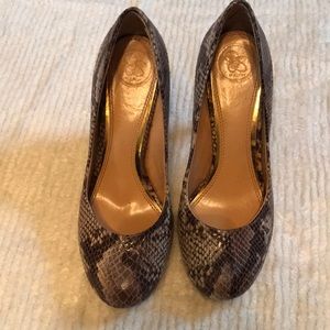 Jessica Simpson heels 7.5 faux snakeskin